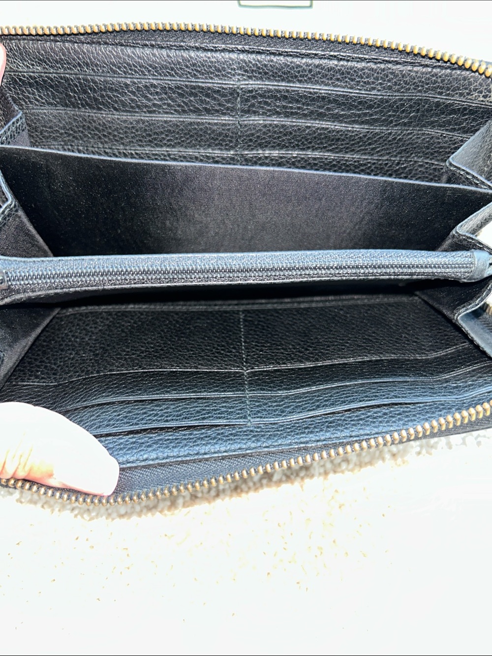Gucci Black Leather Zip Wallet with Green-Red Stripe - Picture 10 of 16